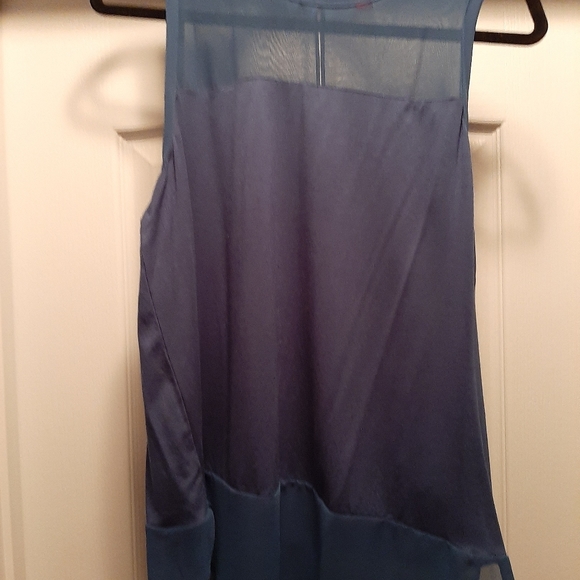 Sleeveless top - Picture 2 of 4